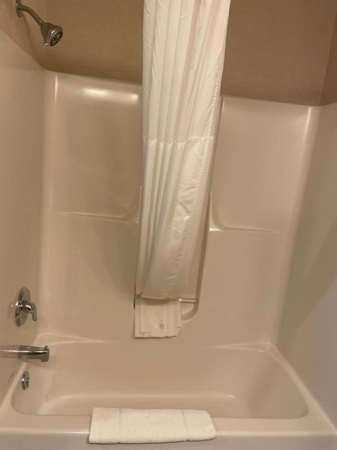 King Suite at Country Inn & Suites by Radisson, Madison, WI