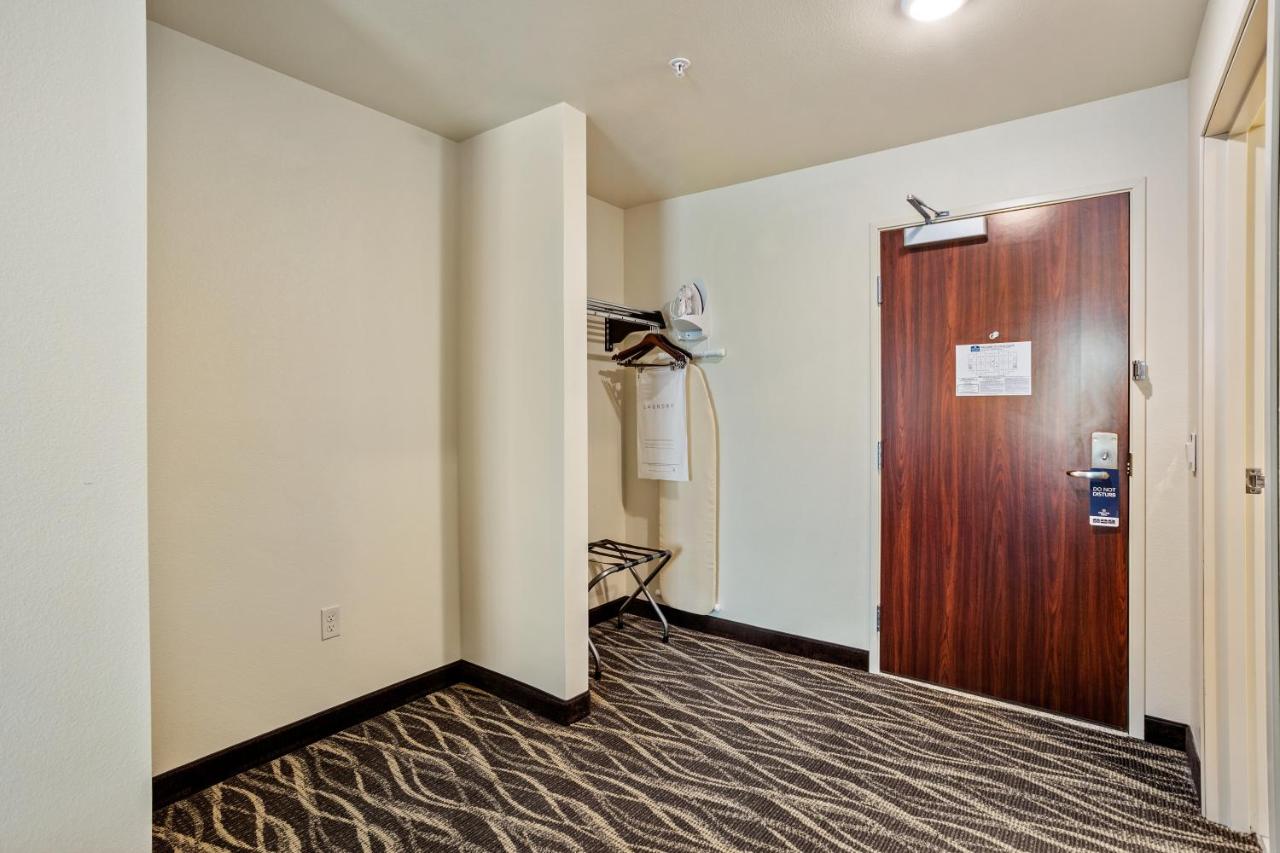 King Room at Cobblestone Hotel & Suites-Little Chute