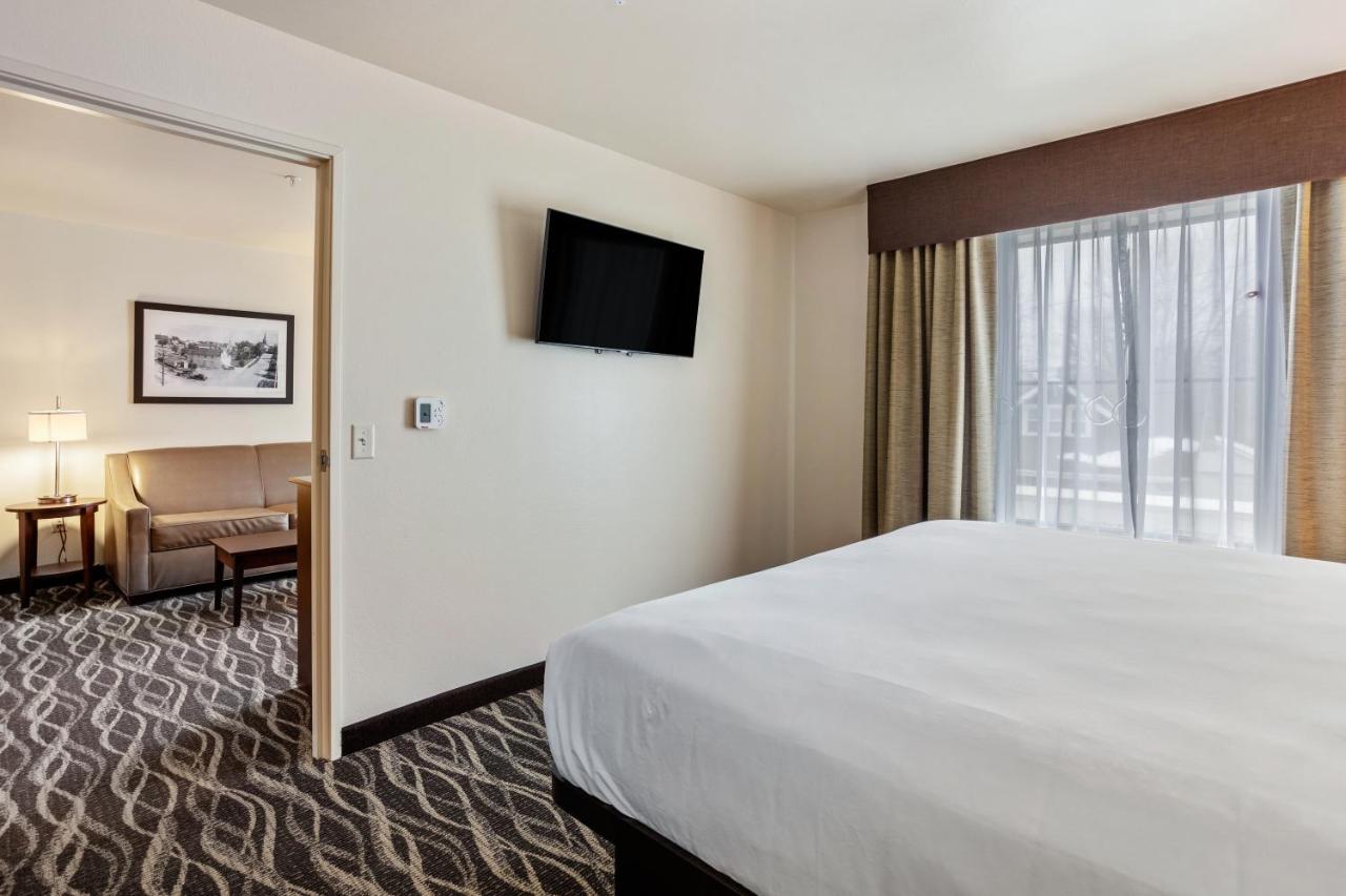 Family Room - Disability Access at Cobblestone Hotel & Suites-Little Chute