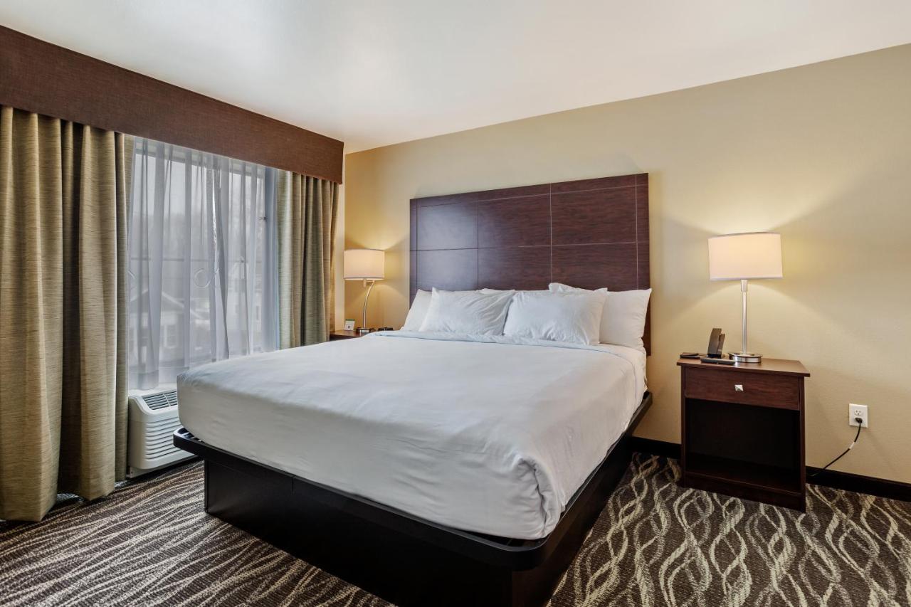 Family Room - Disability Access at Cobblestone Hotel & Suites-Little Chute