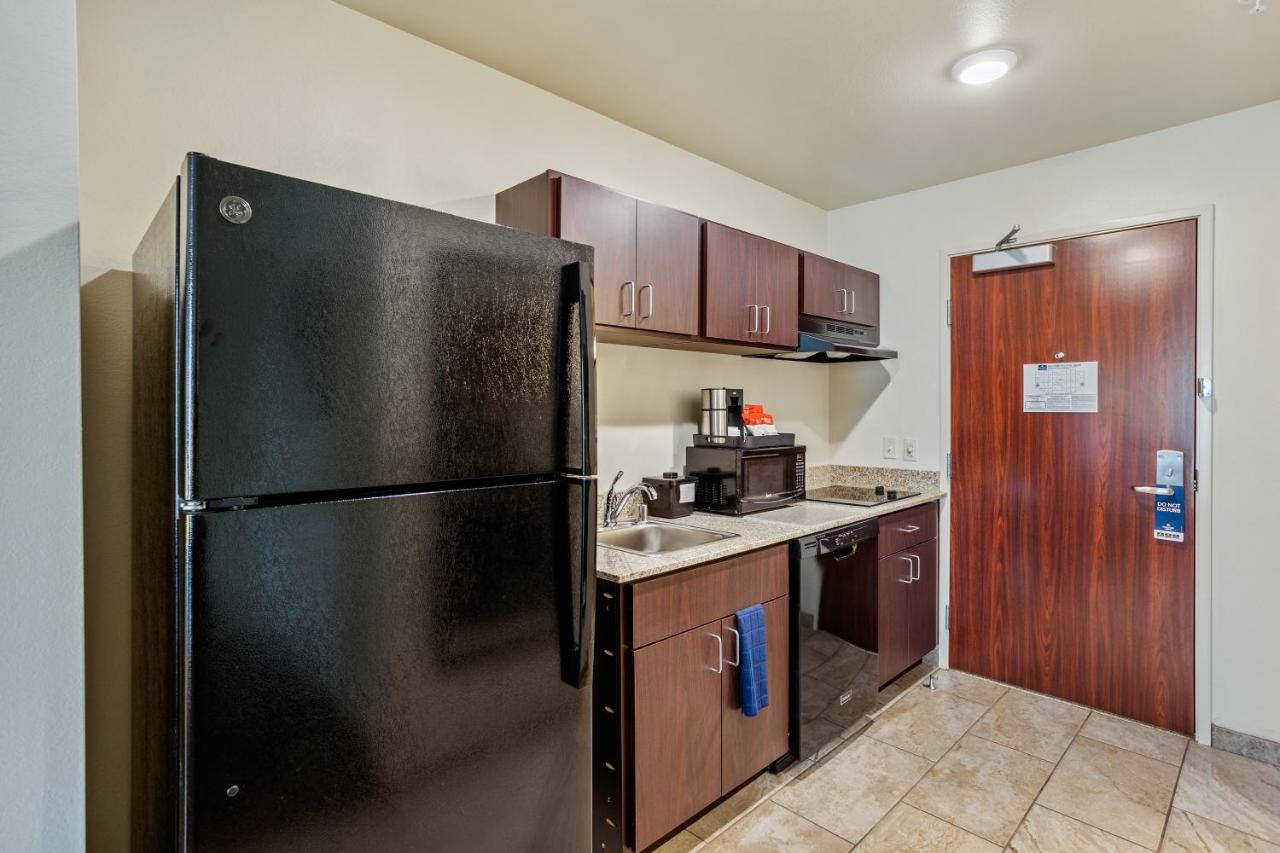 King Suite at Cobblestone Hotel & Suites-Little Chute