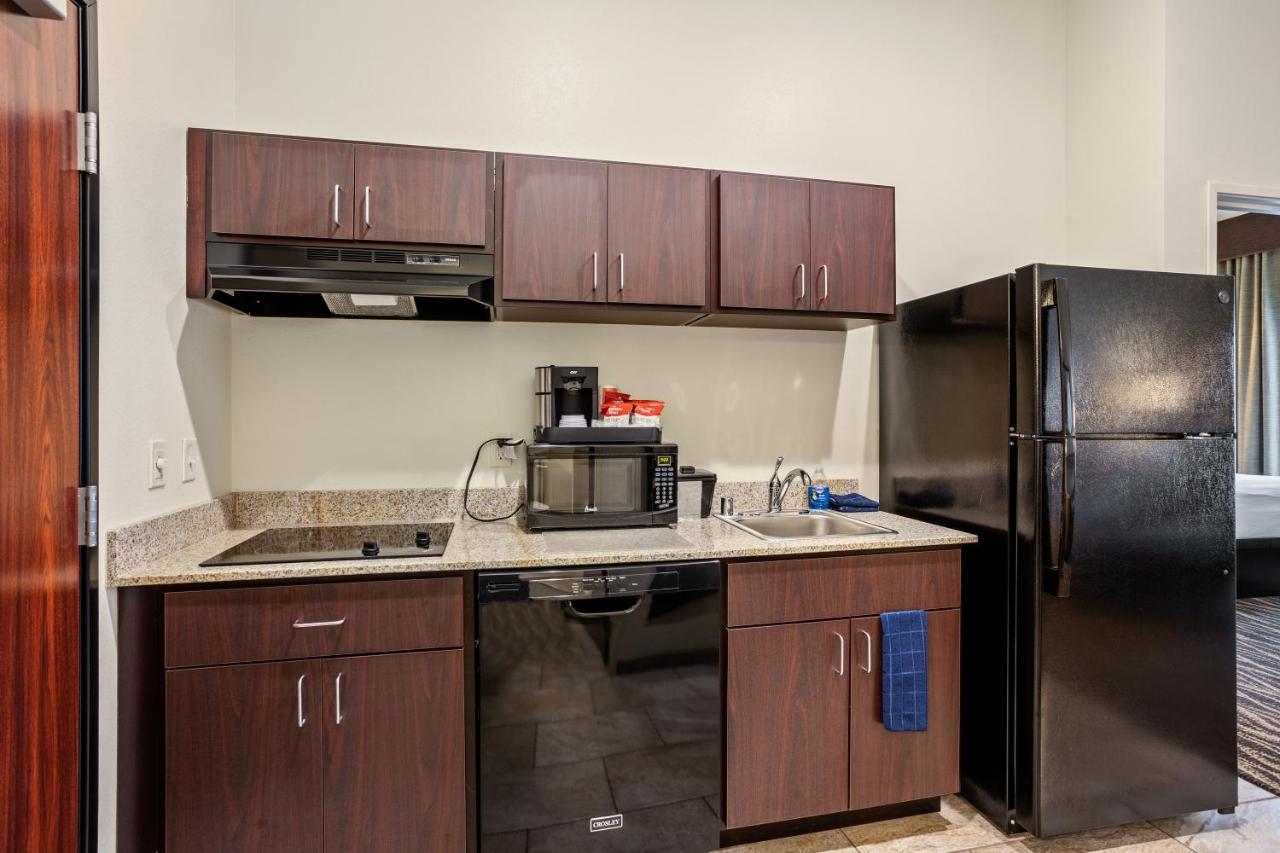 King Suite at Cobblestone Hotel & Suites-Little Chute