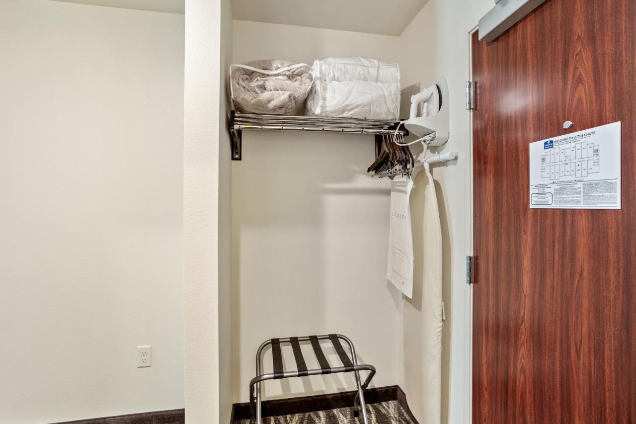 Queen Studio at Cobblestone Hotel & Suites-Little Chute
