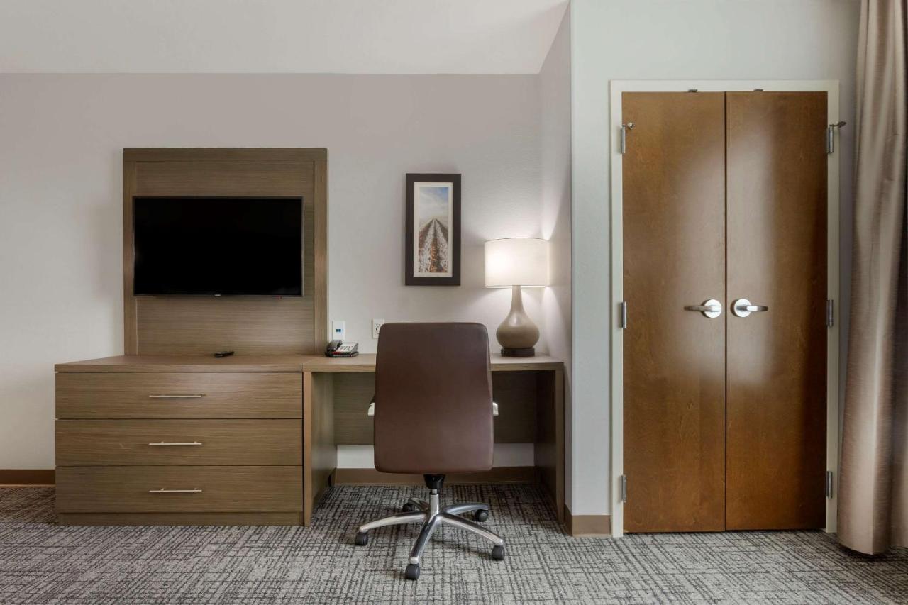 King Room with Roll-In Shower - Accessible/Non Smoking at Comfort Inn Jonesboro Central