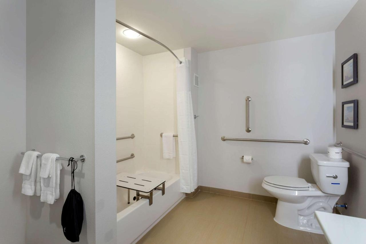 King Suite with Accessible Tub and Sofabed - Accessible/Non Smoking at Comfort Inn Jonesboro Central