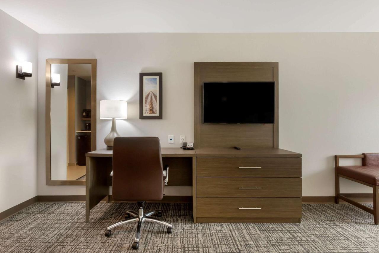 King Suite with Sofa Bed - Non Smoking at Comfort Inn Jonesboro Central
