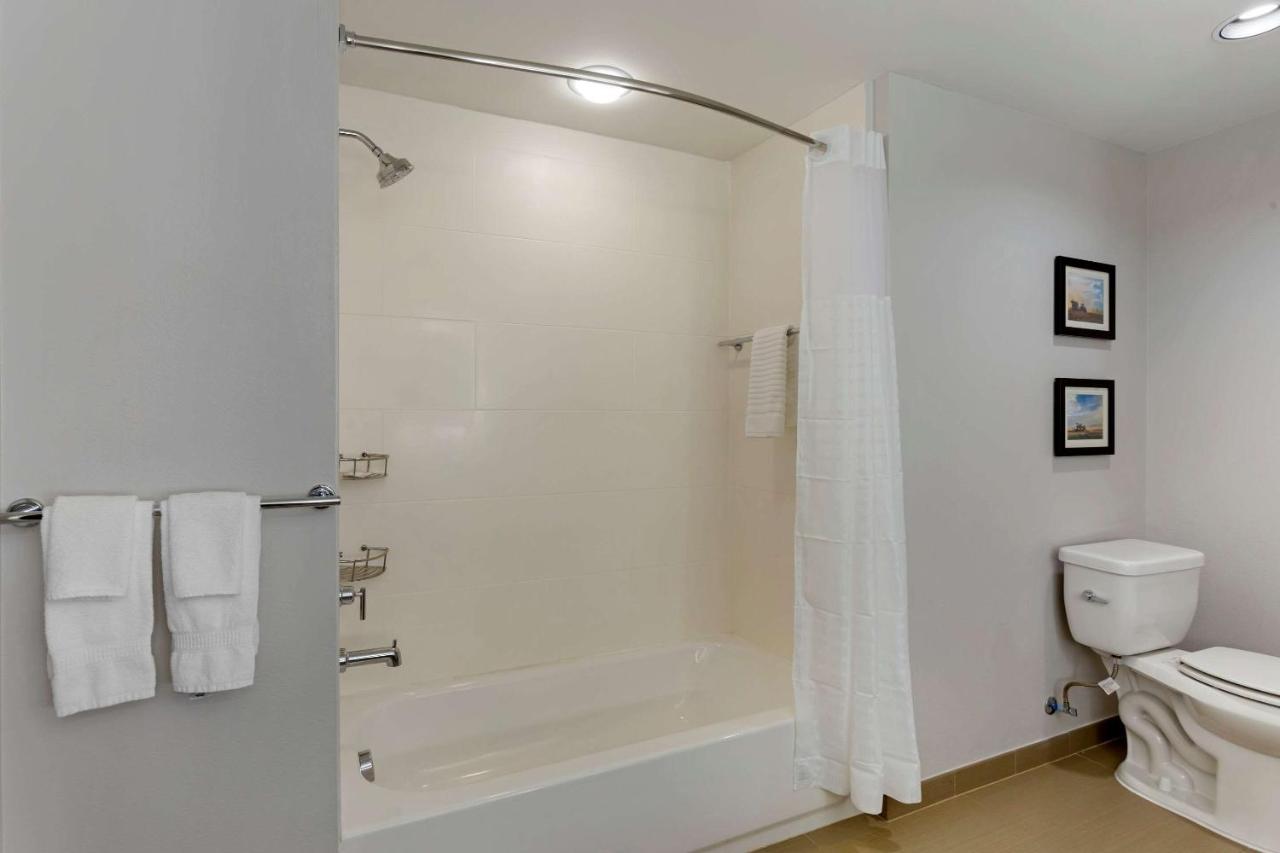 King Suite with Accessible Tub and Sofabed - Accessible/Non Smoking at Comfort Inn Jonesboro Central