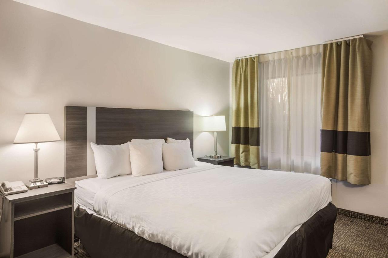 King Room - Accessible/Non-Smoking at Clarion pointe near I-75