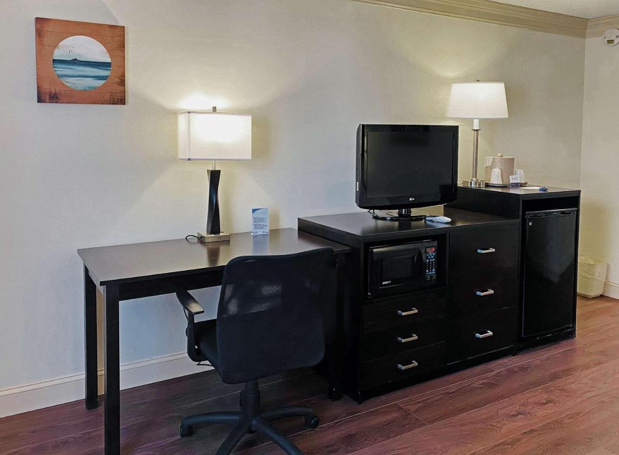 | Clarion Hotel & Conference Center Toms River