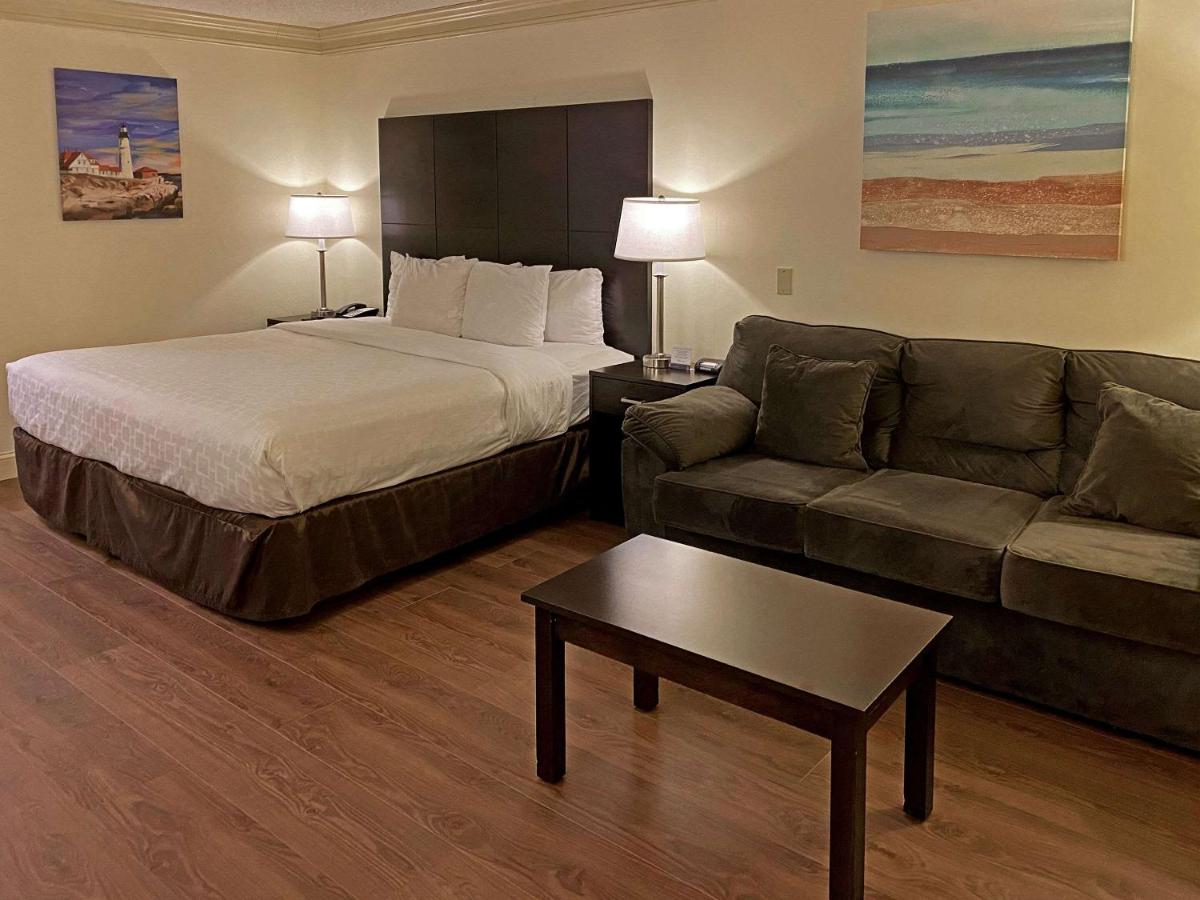 | Clarion Hotel & Conference Center Toms River