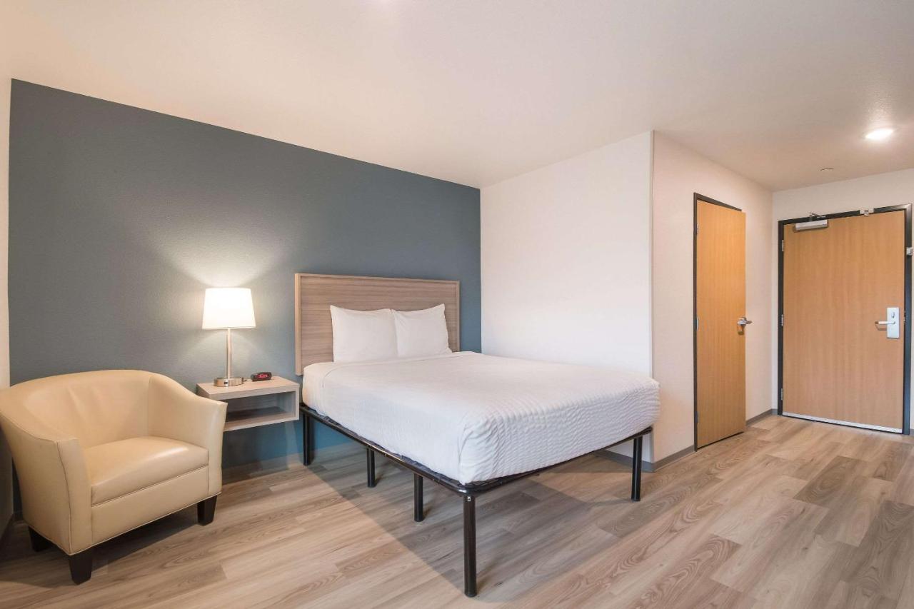 Queen Room with Accessible Tub - Accessible/Non Smoking at WoodSpring Suites Portland Vancouver