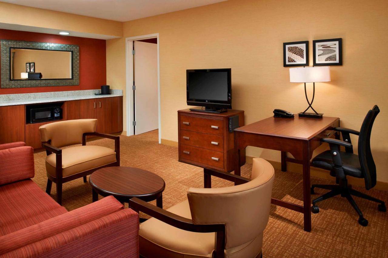 Suite with Balcony at Sonesta Select Detroit Novi