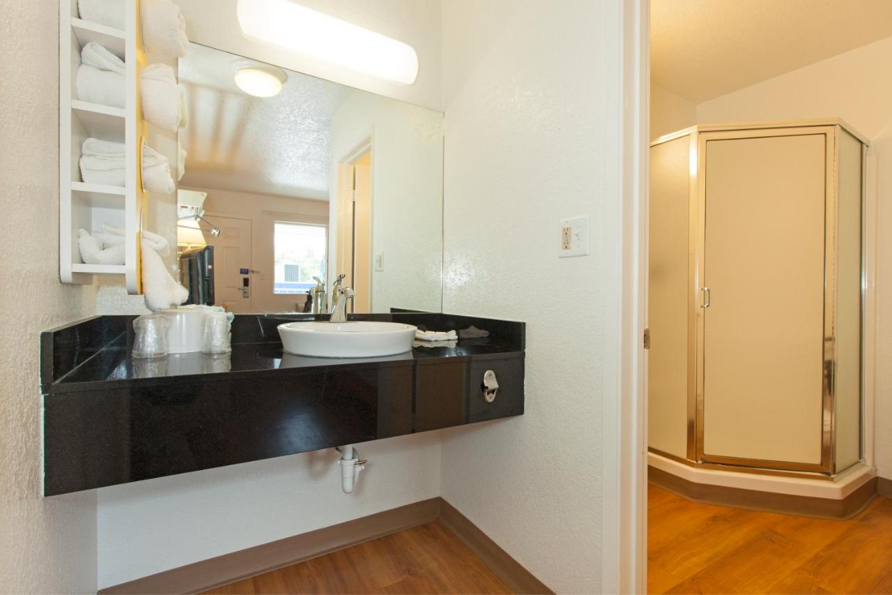 | Motel 6 Sacremento, Ca - Downton