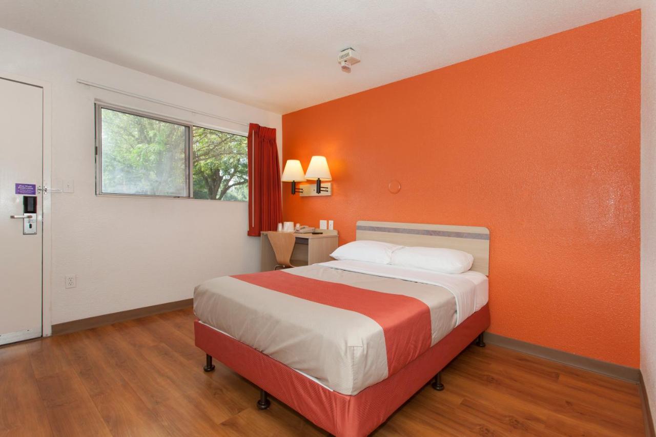 | Motel 6 Davis-Near UC Davis