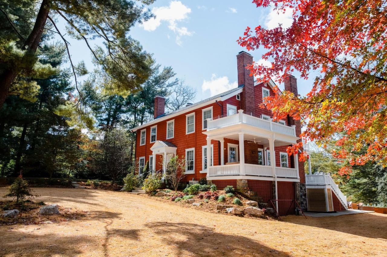 | The Applewood Manor