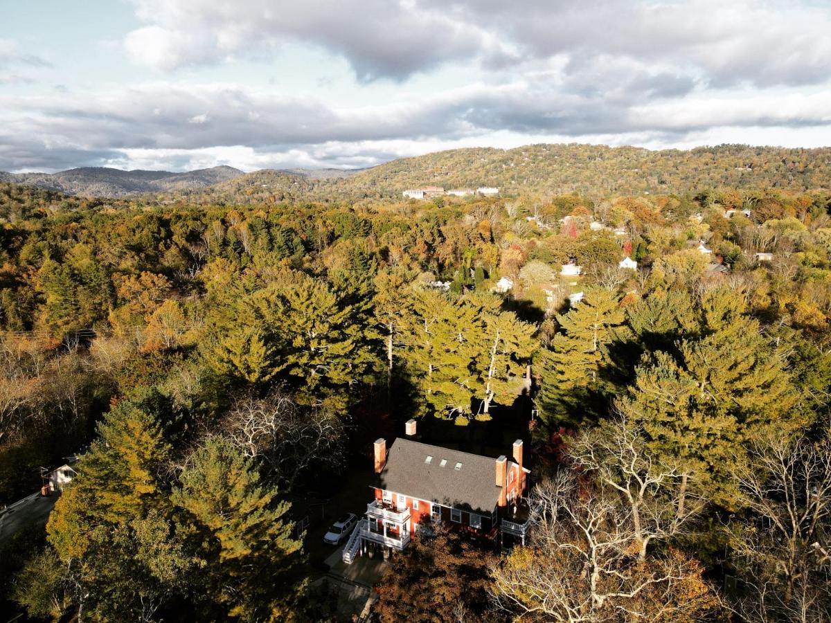 | The Applewood Manor