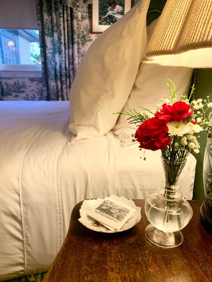 | Pinecrest Bed & Breakfast