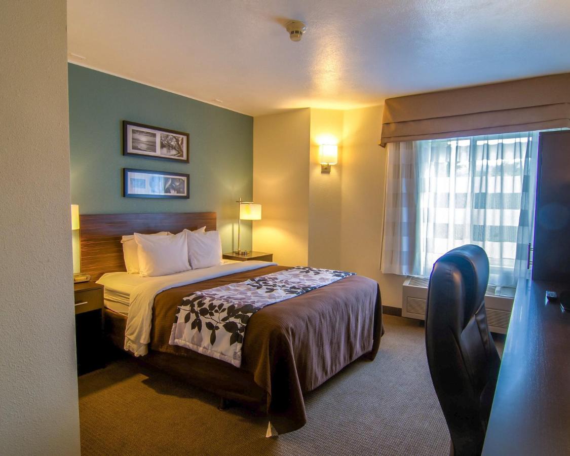 Queen Room - Non-Smoking at Sleep Inn near Washington State Line