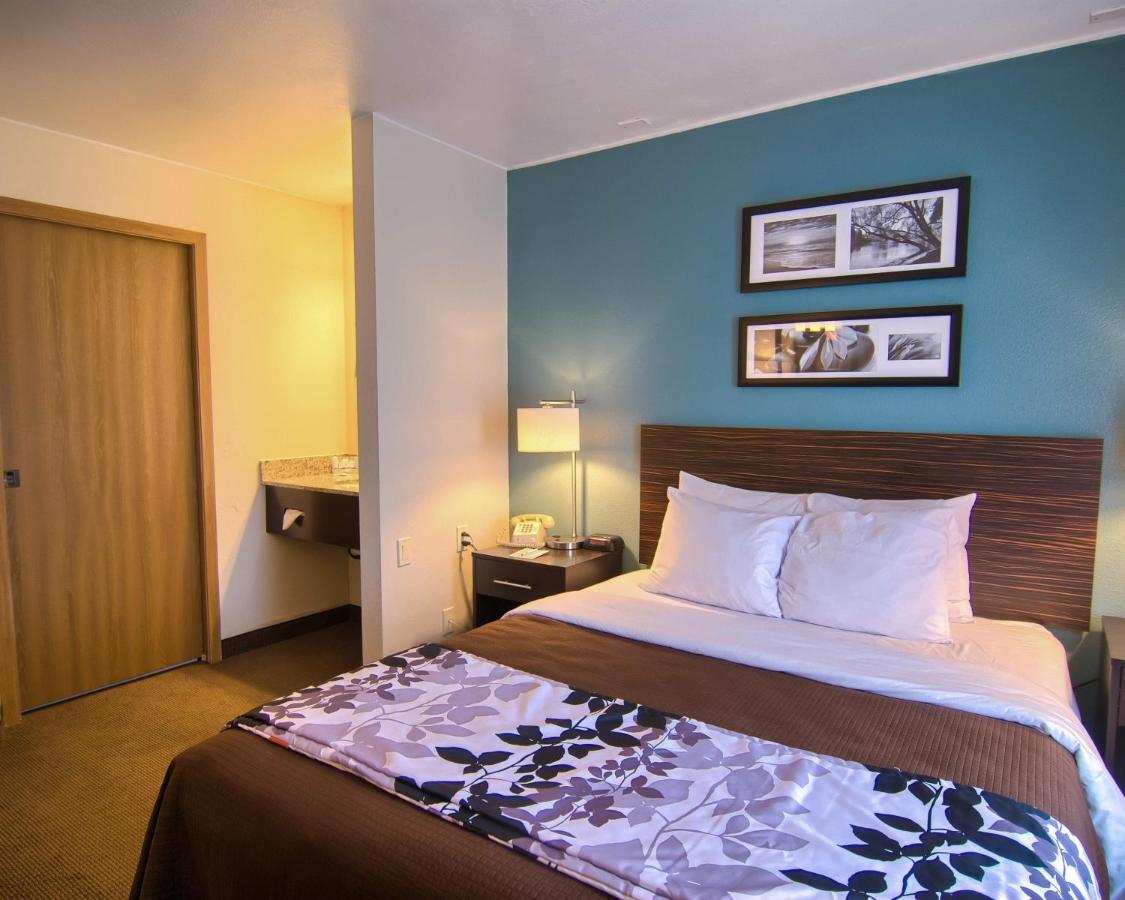 Queen Room - Non-Smoking at Sleep Inn near Washington State Line