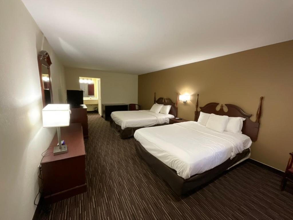 Standard Queen Room at ATLANTIC INN