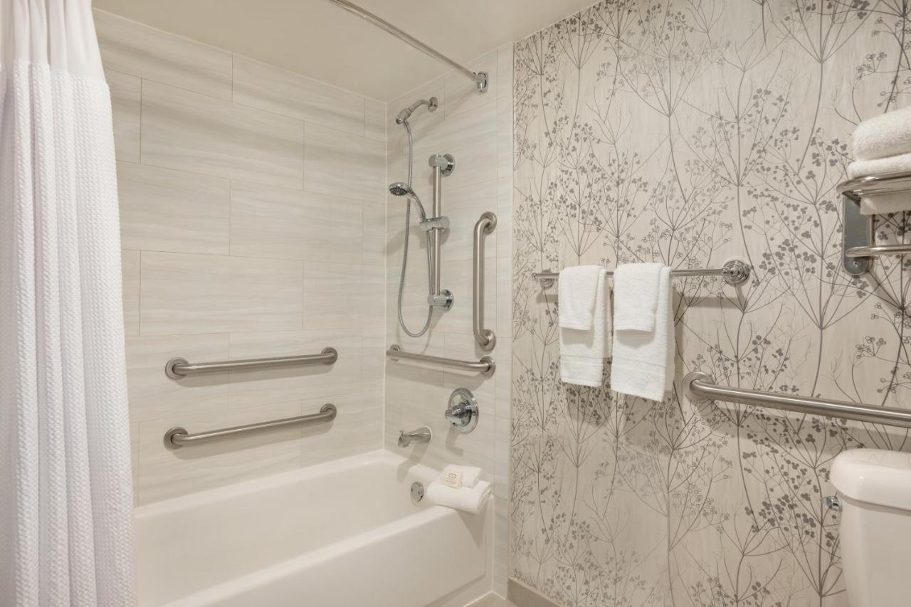 Double Room - Mobility Access Tub/Non-Smoking at Crowne Plaza Crystal City-Washington, D.C. by IHG