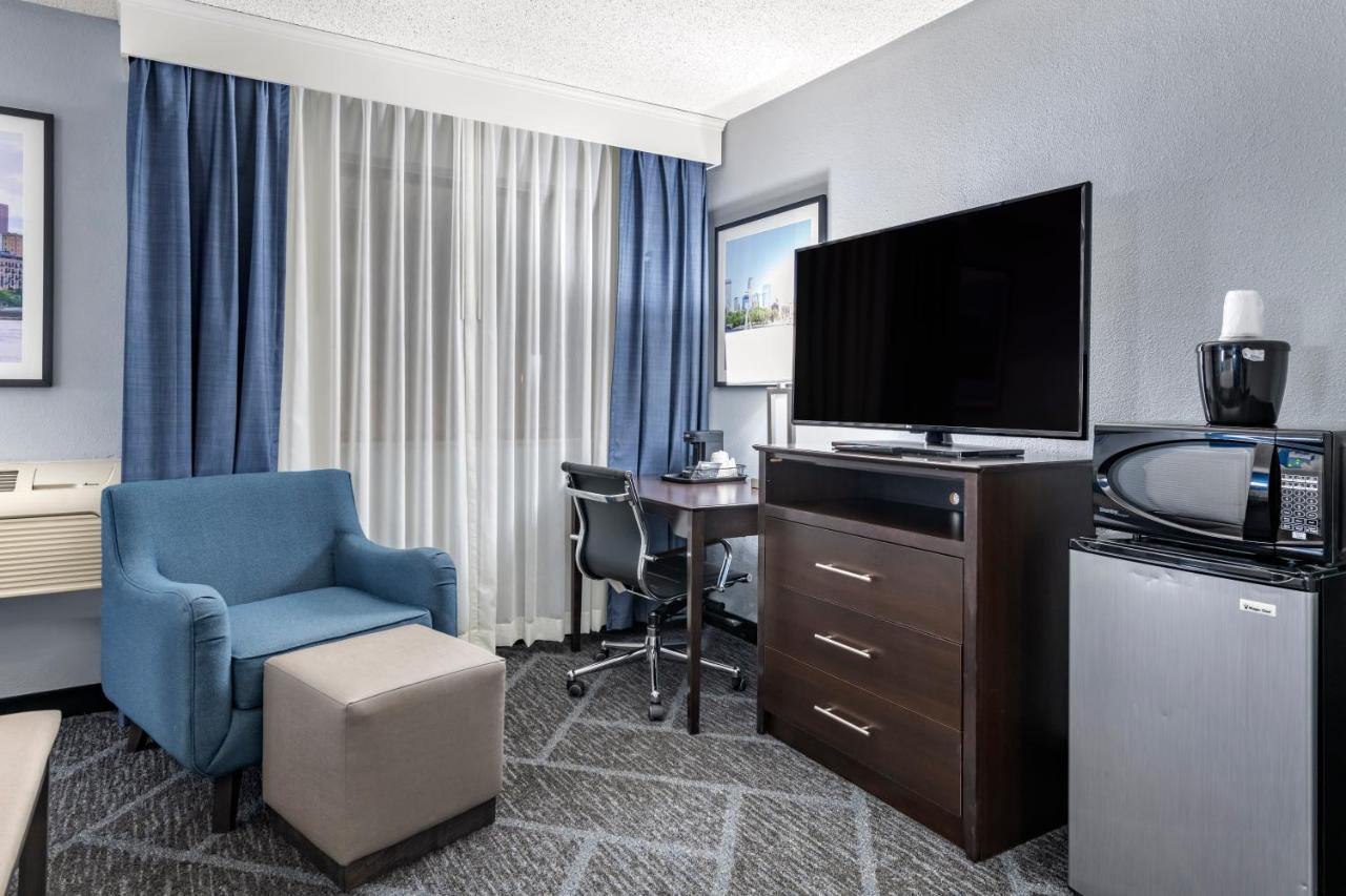 King Suite at Best Western Bloomington Edina - Minneapolis