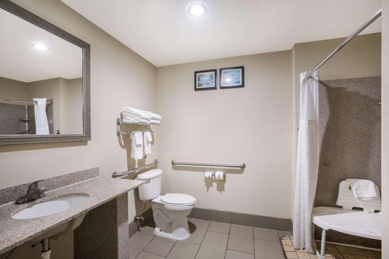 King Suite with Roll-In Shower - Accessible/Non-Smoking at Comfort Suites Forsyth near I-75