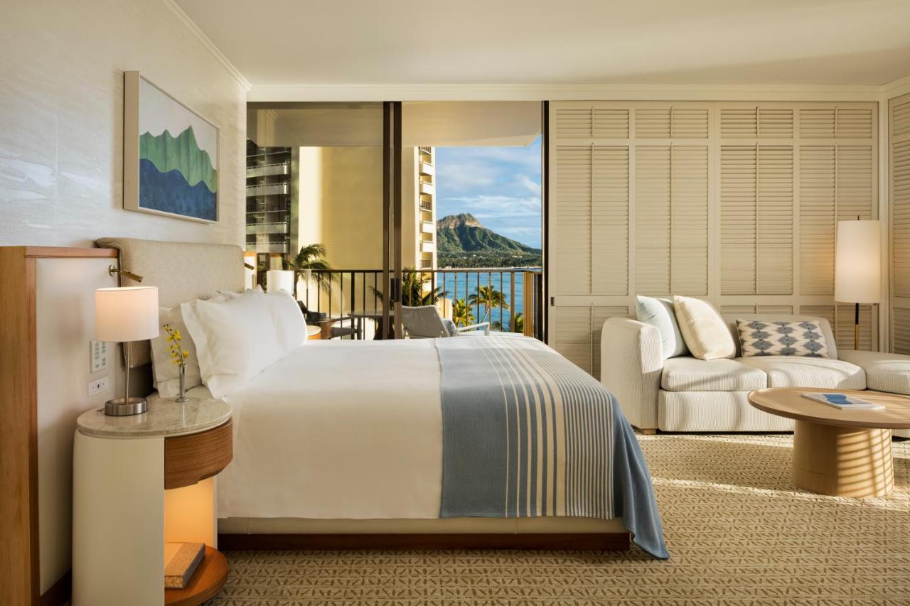 Diamond Head Junior Suite King at Halekulani
