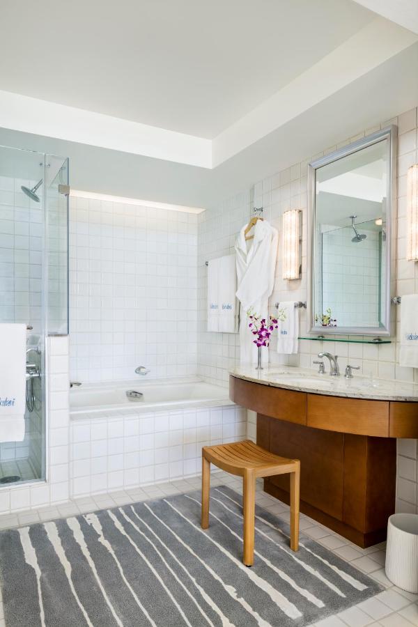 Diamond Head Oceanfront King at Halekulani