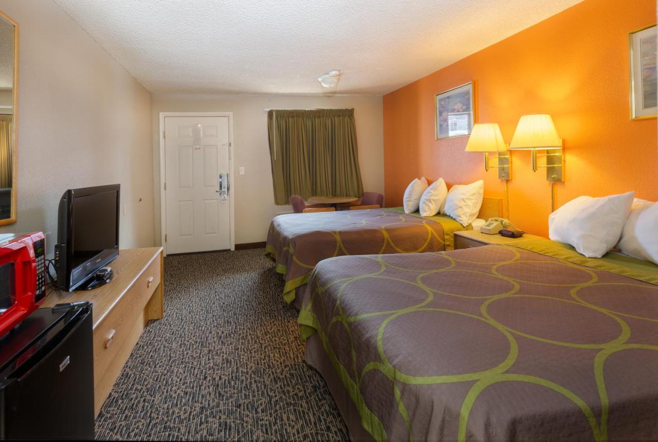 Standard Queen Room at Cedar Valley Inn
