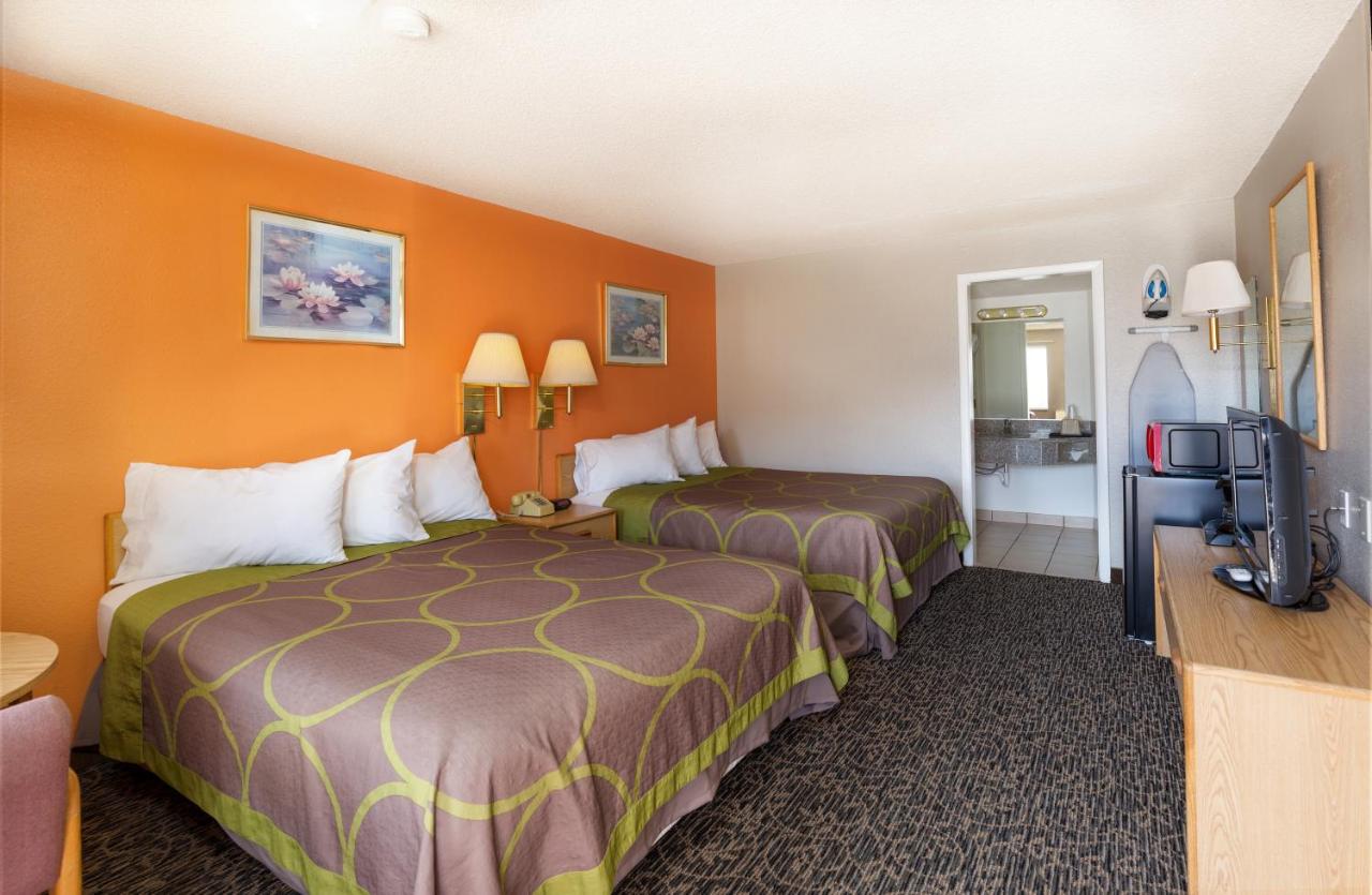 Standard Queen Room at Cedar Valley Inn