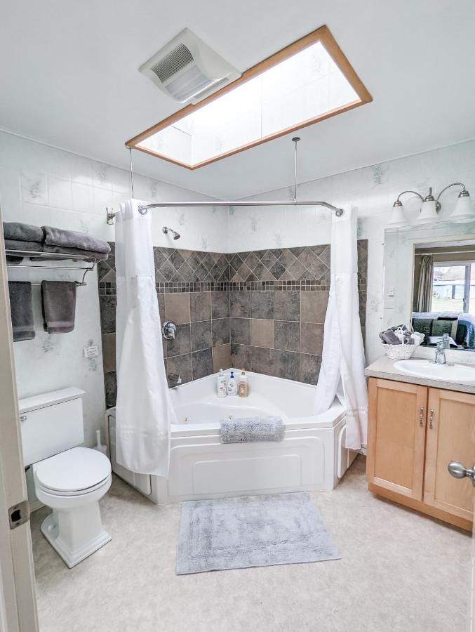 | Juan de Fuca Cottages