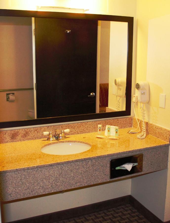 Efficiency King Room - Non-Smoking at Quality Inn Buellton - Solvang