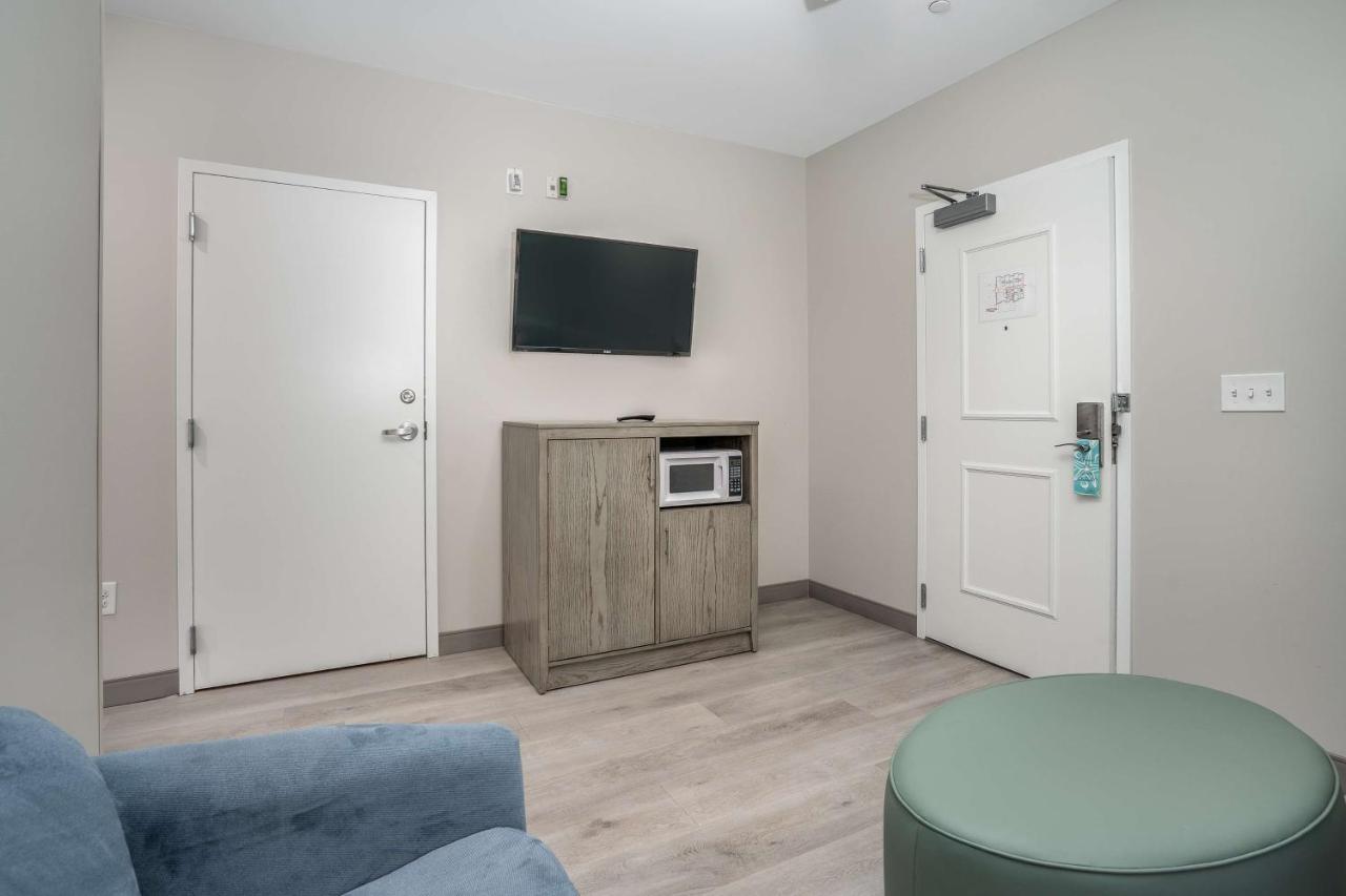 | Lighthouse Suites - Best Western Signature Collection