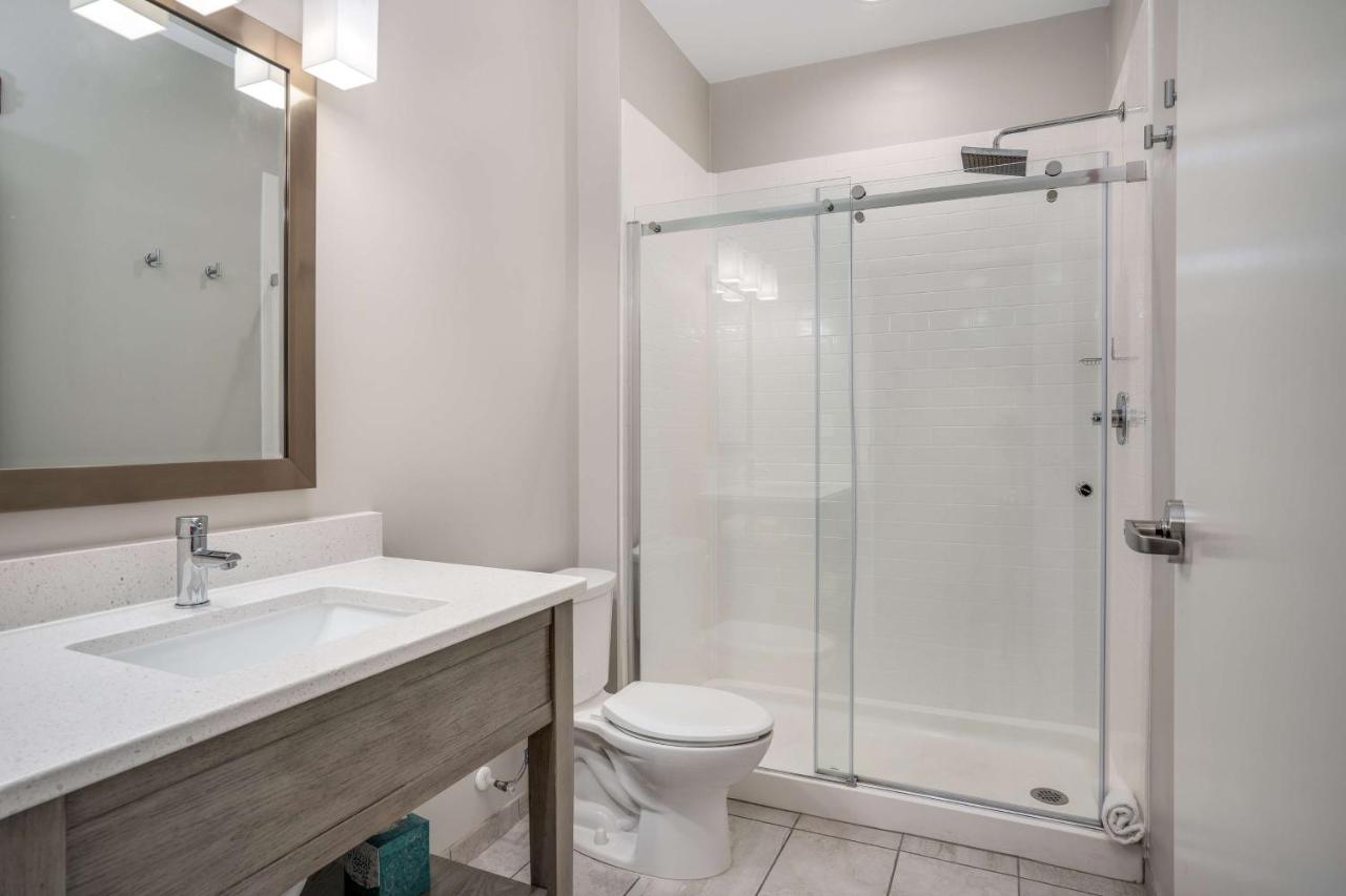 | Lighthouse Suites - Best Western Signature Collection
