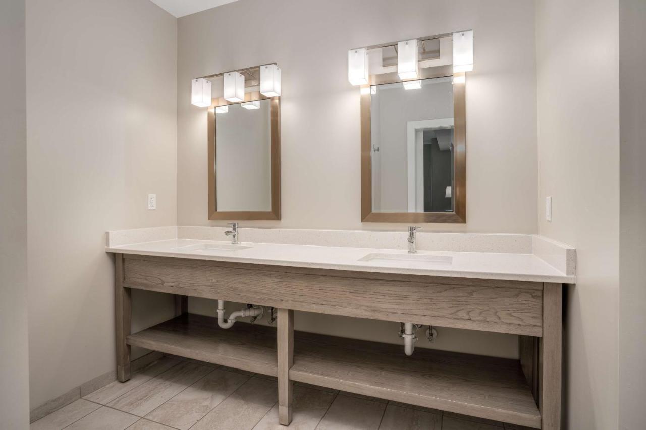 | Lighthouse Suites - Best Western Signature Collection