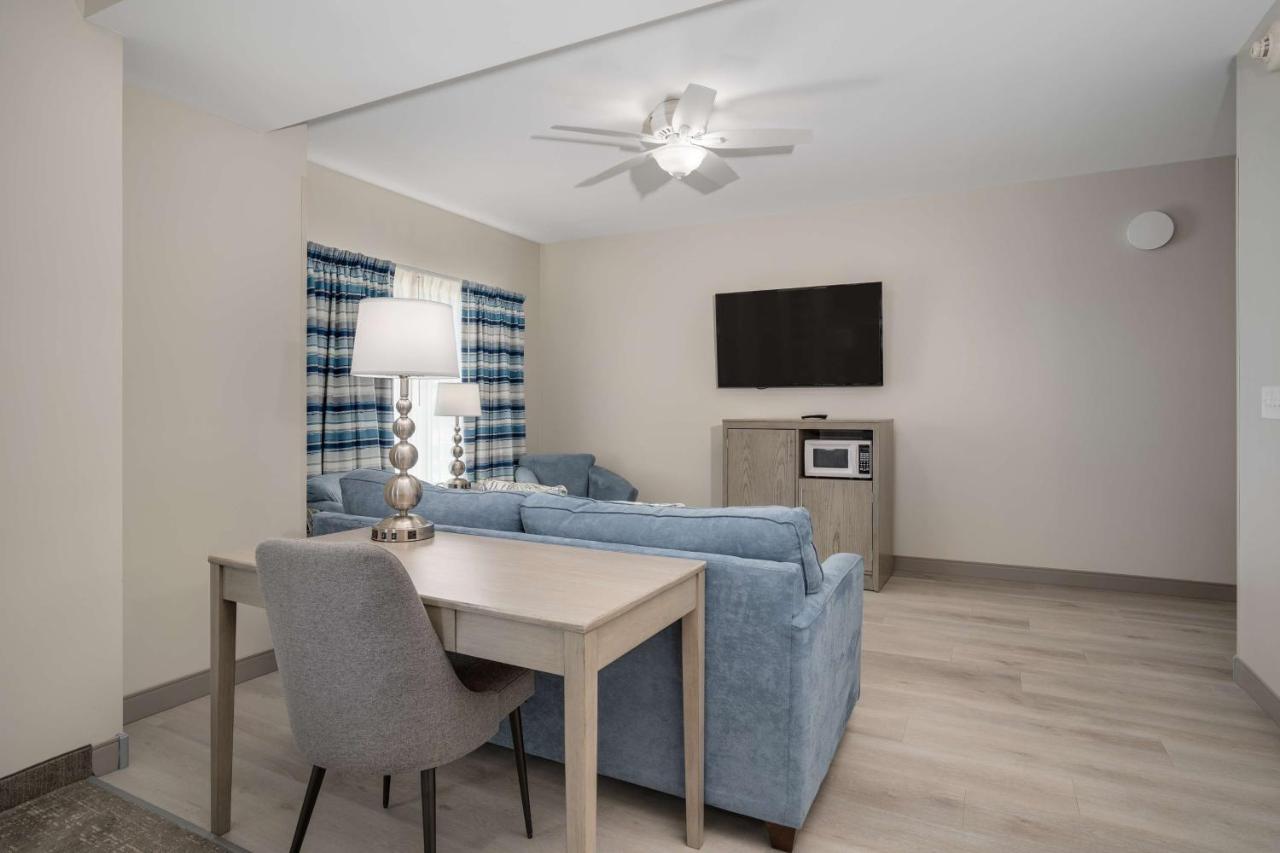 | Lighthouse Suites - Best Western Signature Collection