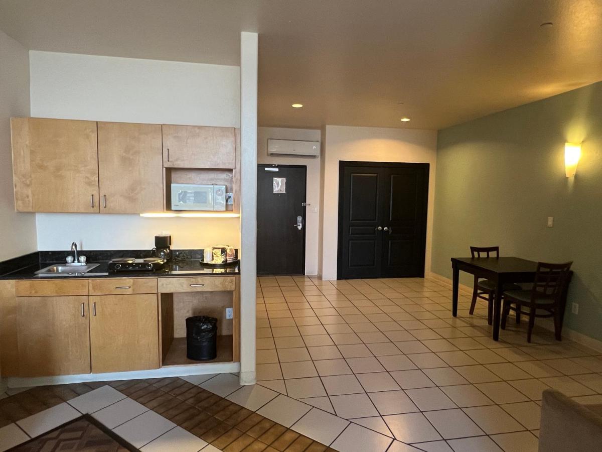 Deluxe King with Kitchenette and Sofa Bed at Sunchase Inn & Suites