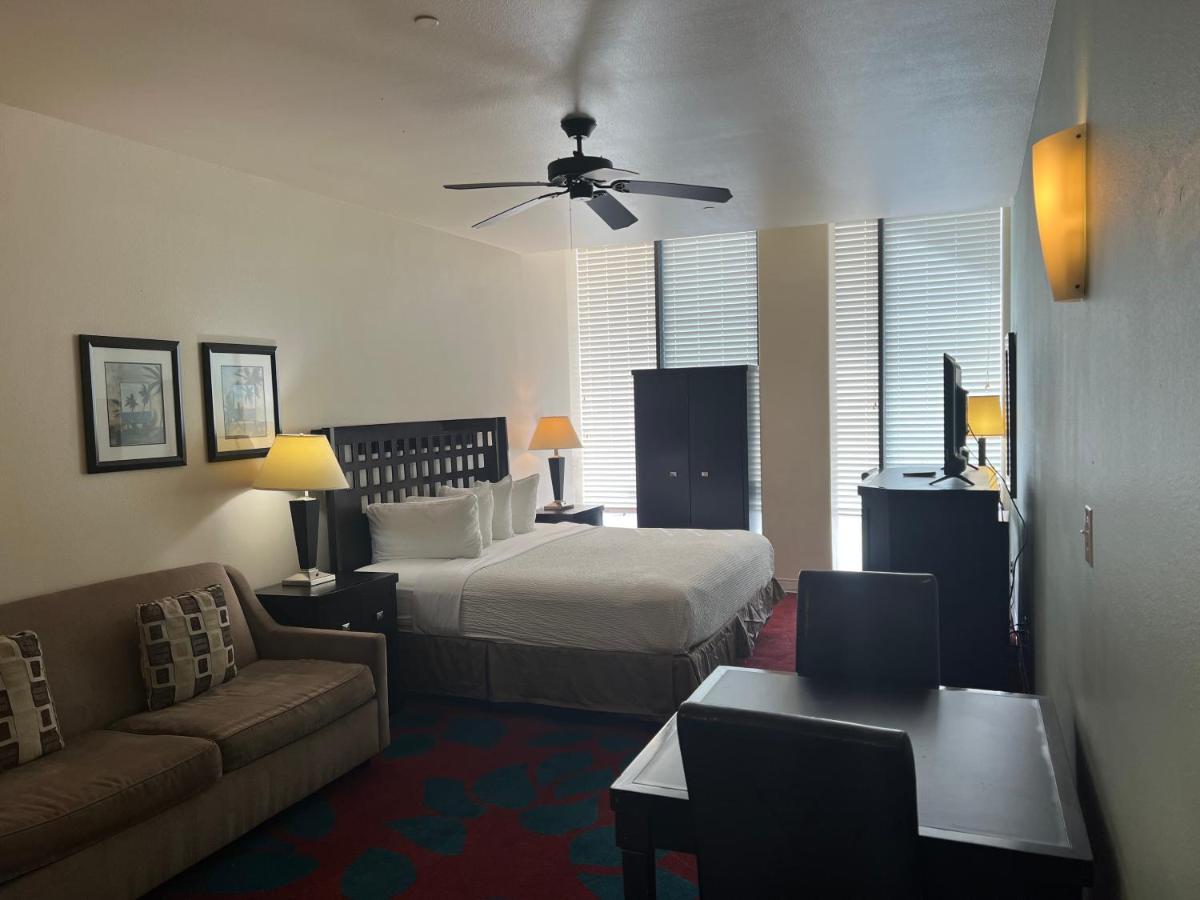 Deluxe King with Kitchenette and Sofa Bed at Sunchase Inn & Suites
