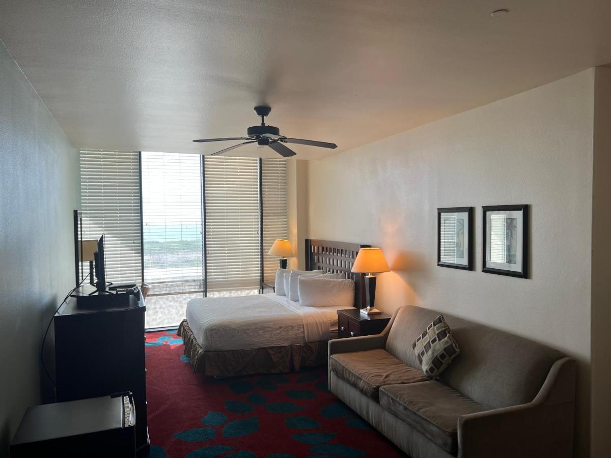Deluxe King with Kitchenette and Sofa Bed at Sunchase Inn & Suites