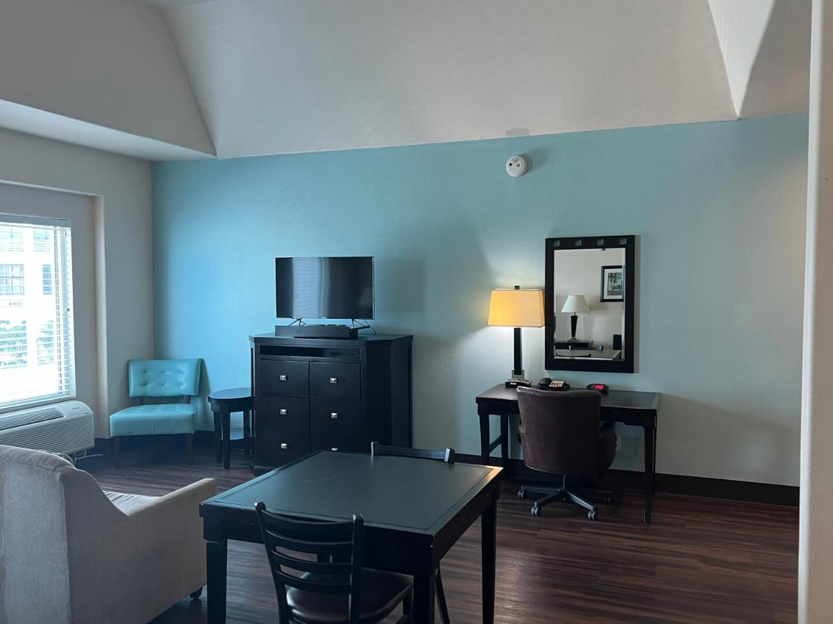 Deluxe King with Kitchenette and Sofa Bed at Sunchase Inn & Suites