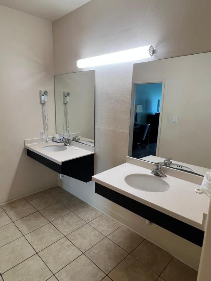 Deluxe King with Kitchenette and Sofa Bed at Sunchase Inn & Suites