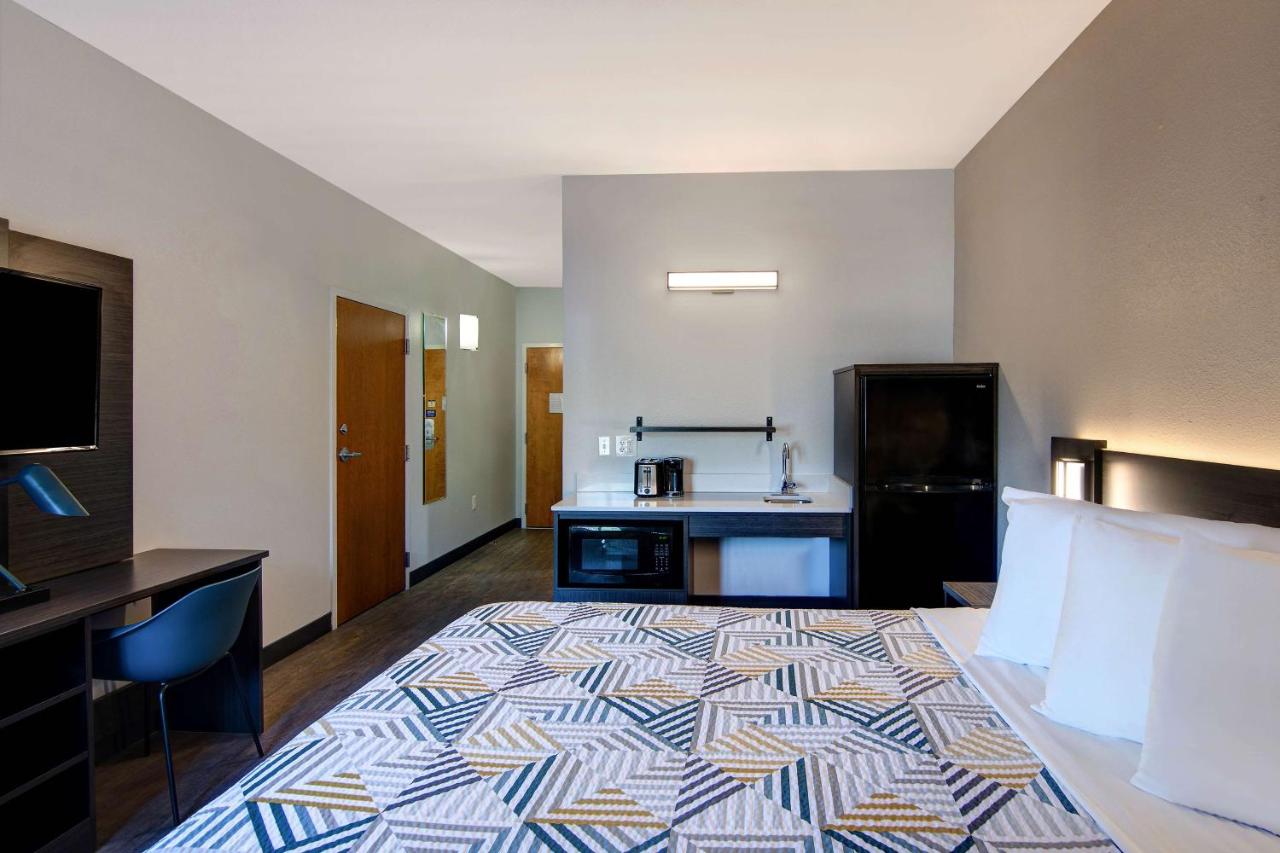 King Room - Non-Smoking at Studio 6 Pensacola, FL - West I-10