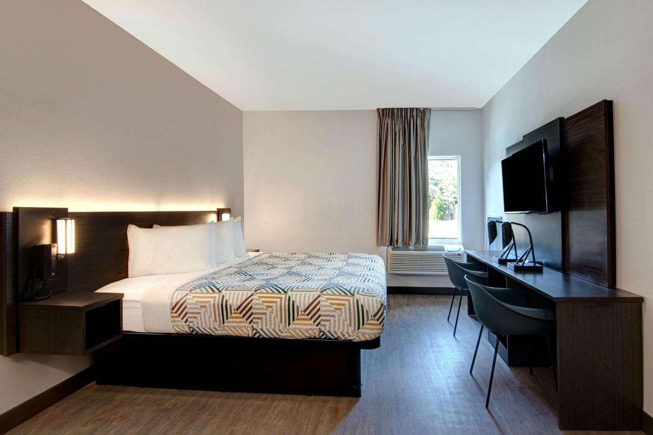 King Room - Disability Access - Non-Smoking at Studio 6 Pensacola, FL - West I-10