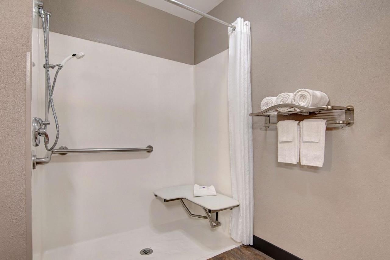 King Room with Roll-in Shower - Disability Access - Non-Smoking at Studio 6 Pensacola, FL - West I-10