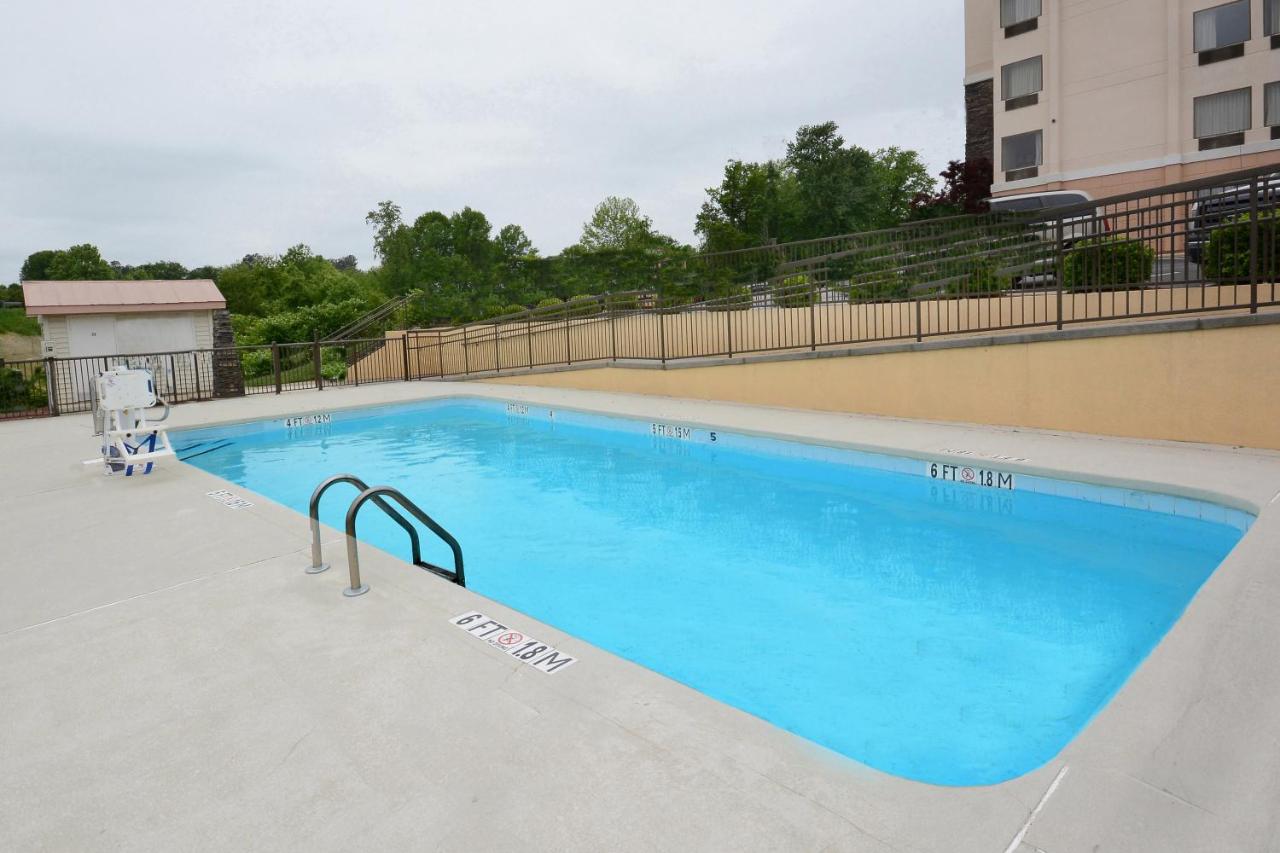 | Holiday Inn Express Greensboro-I-40 at Wendover, an IHG Hotel