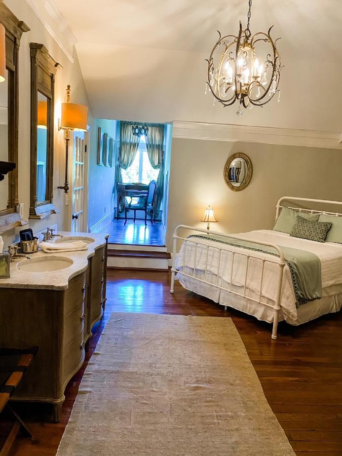 | The Twelve Oaks Bed & Breakfast