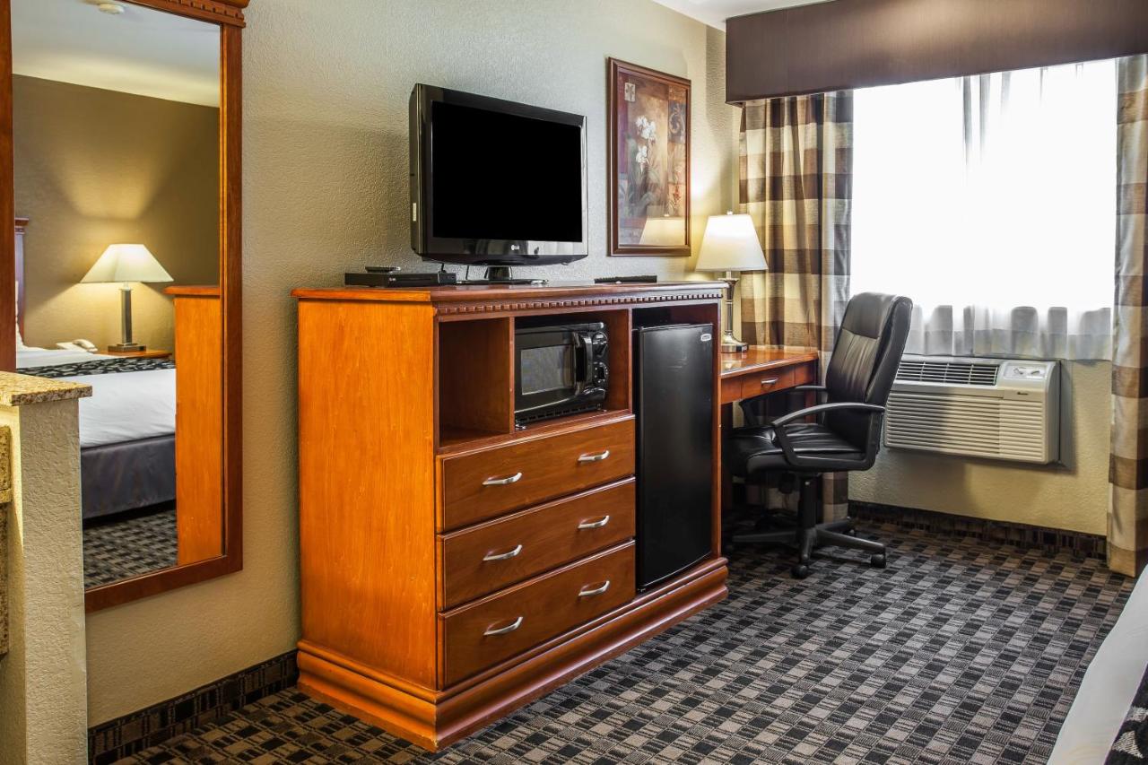 King Room - Accessible/Non-Smoking at Clarion Inn Renton - Seattle