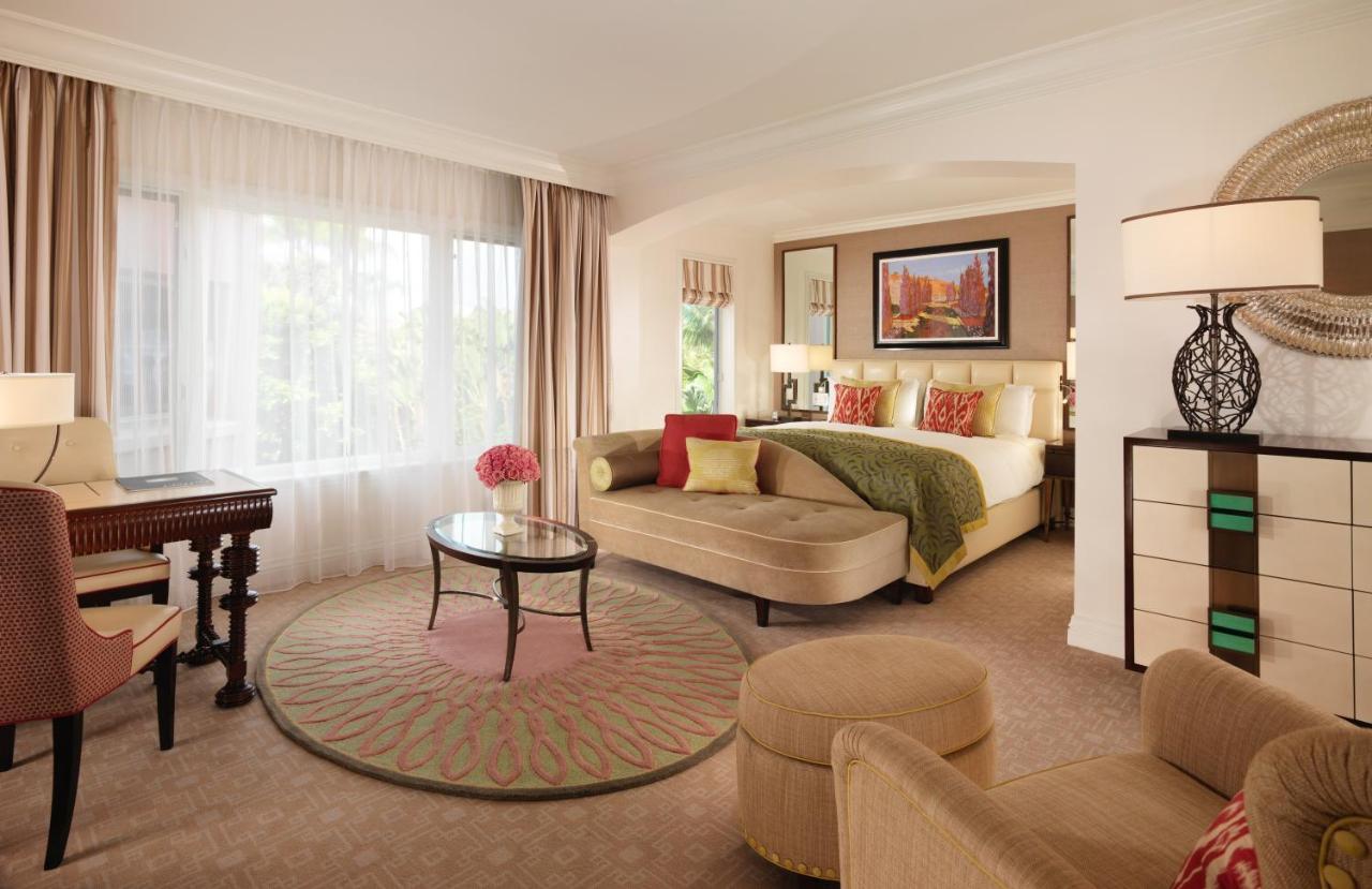 Deluxe King Room at The Beverly Hills Hotel