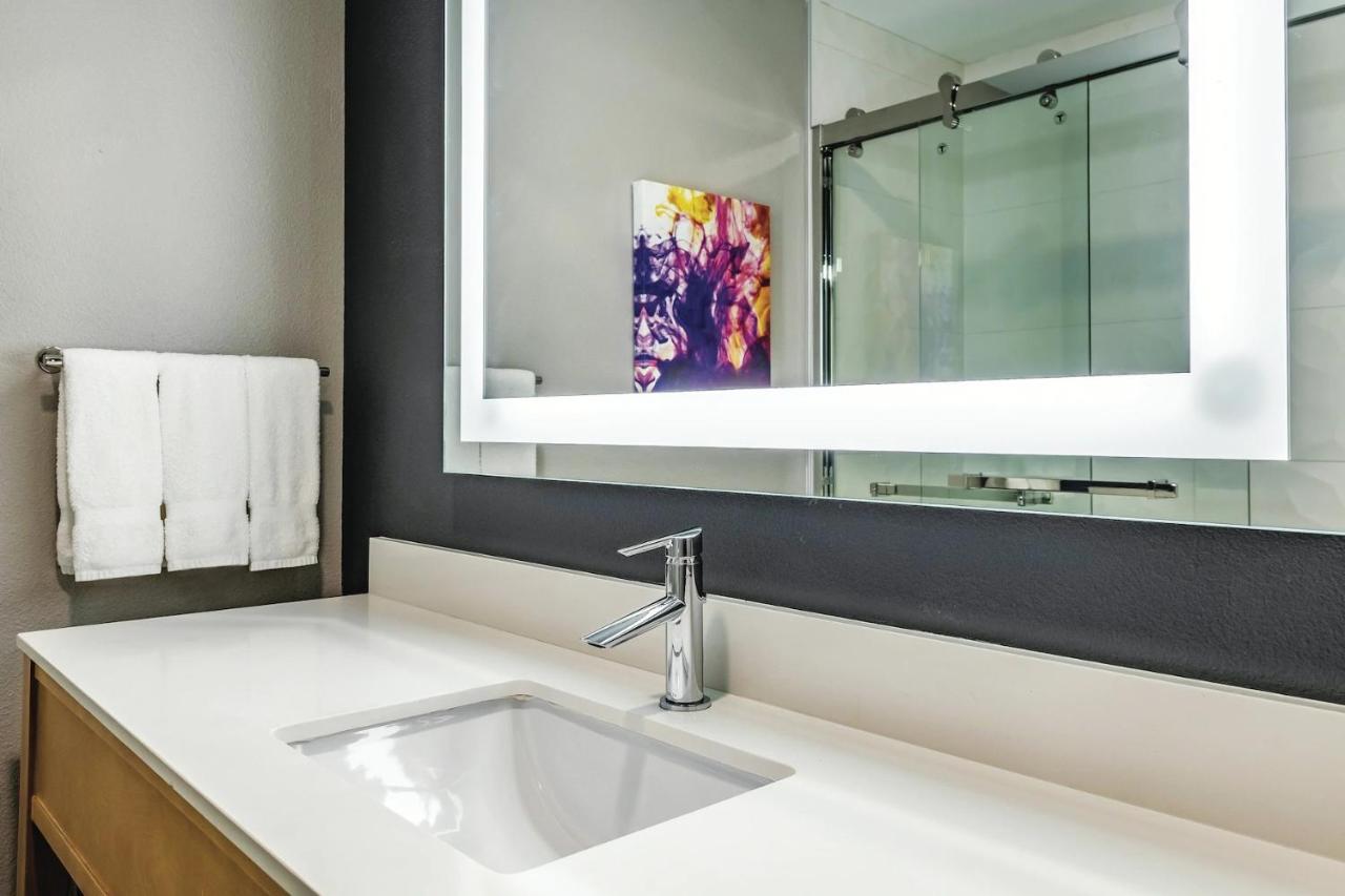 Executive King Room - Mobility Access/Non-Smoking at La Quinta by Wyndham Seattle Federal Way